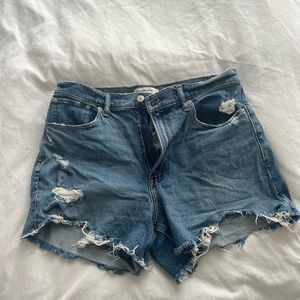 Abercrombie High Rise 4” Mom Short size 30